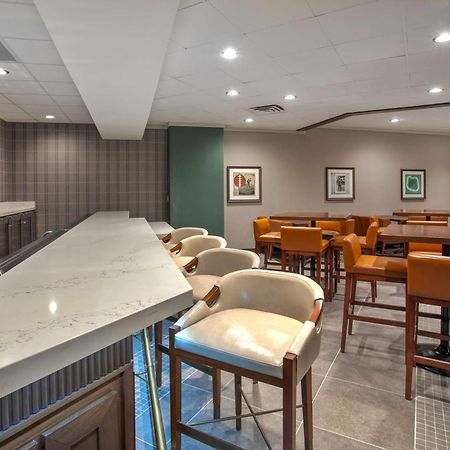 Hotel Doubletree By Hilton Lansing Extérieur photo