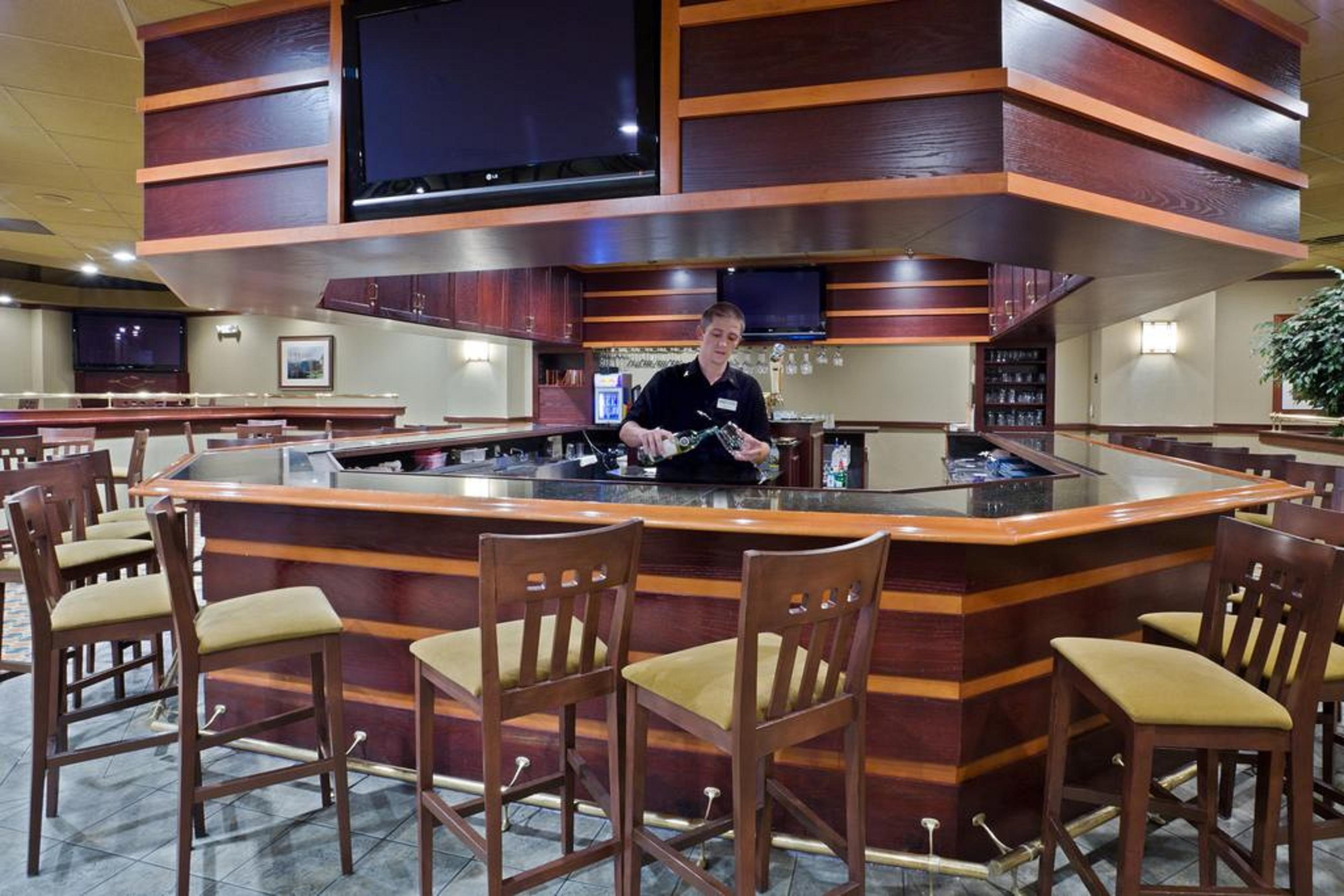 Hotel Doubletree By Hilton Lansing Extérieur photo