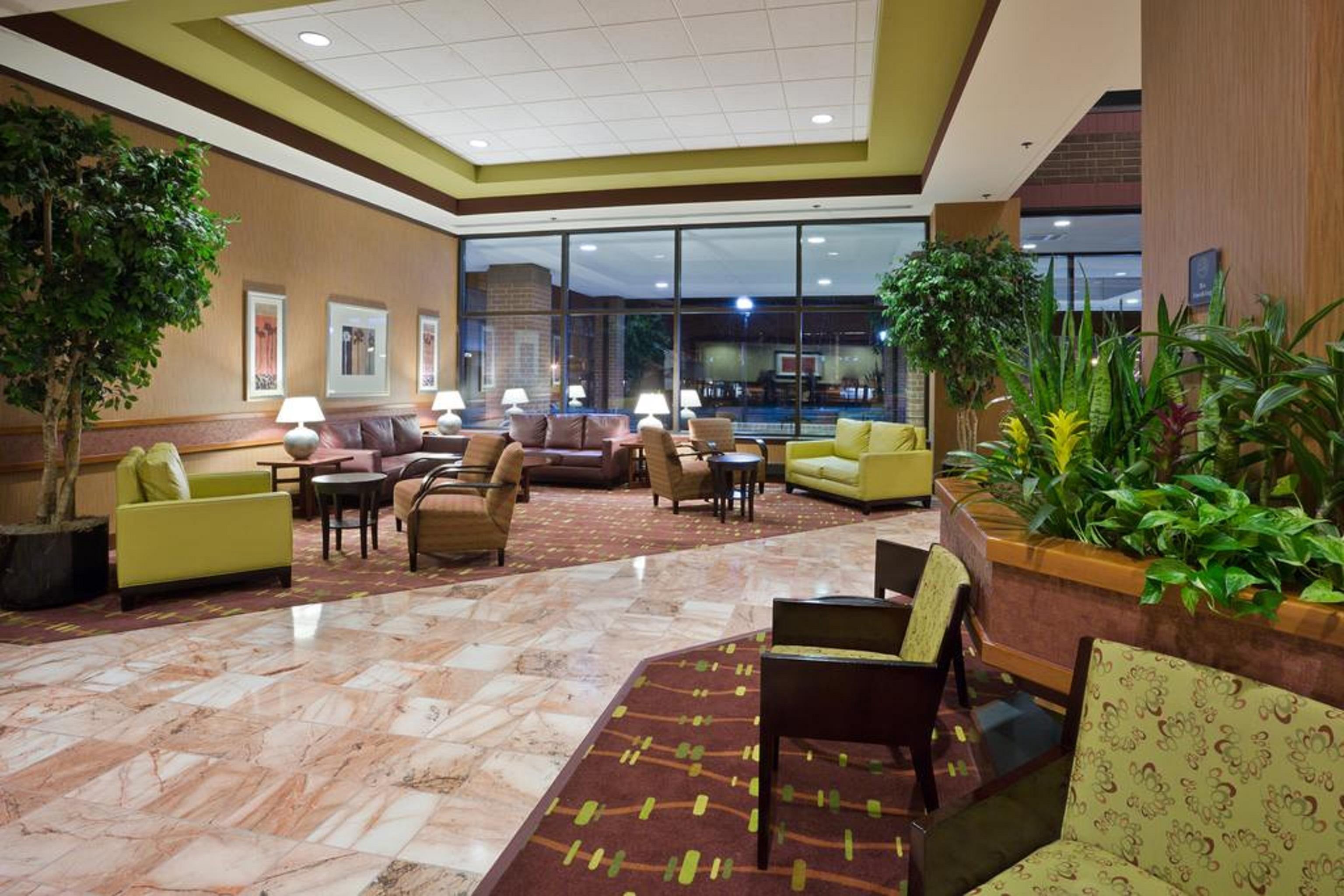 Hotel Doubletree By Hilton Lansing Extérieur photo