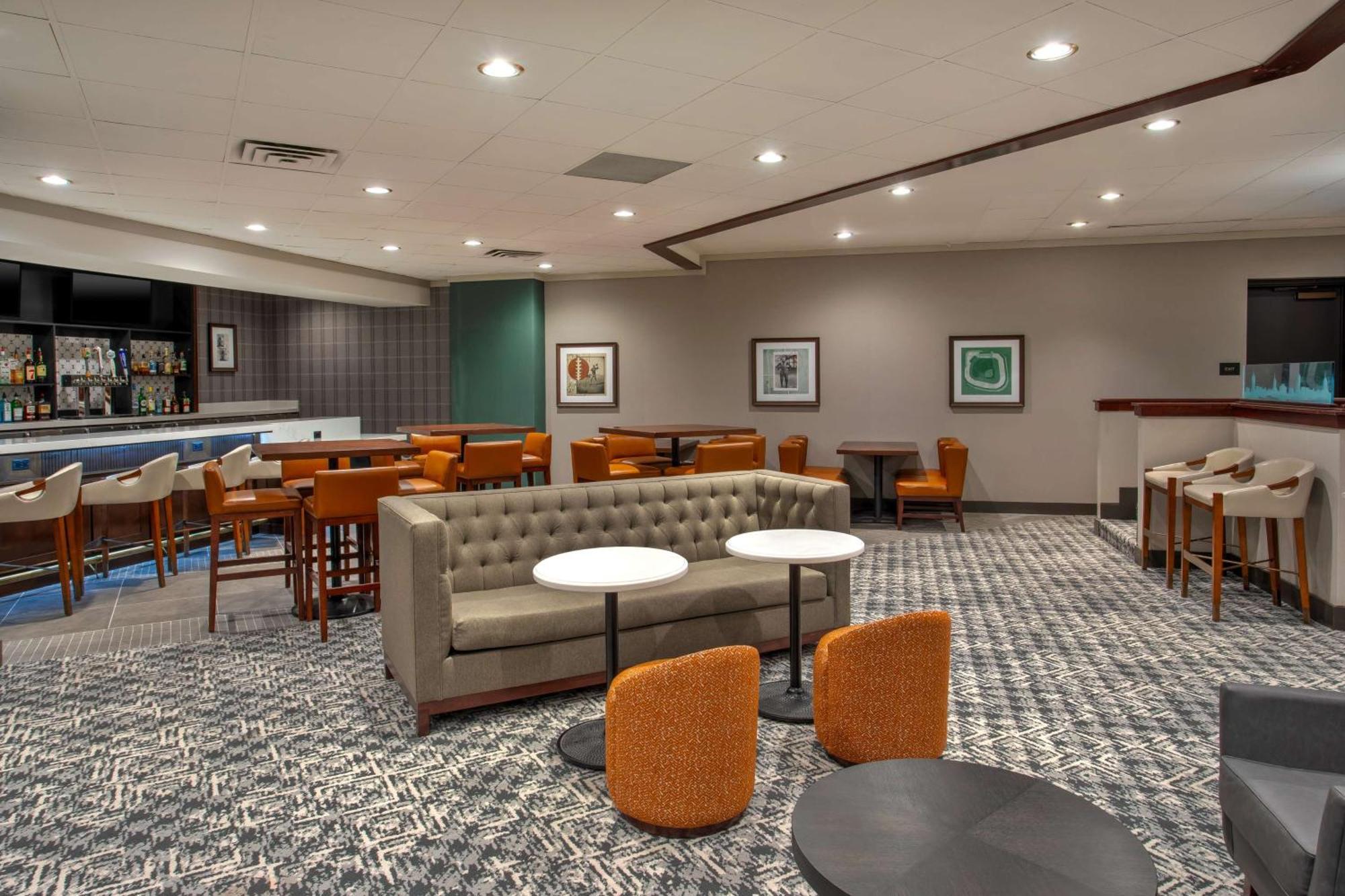 Hotel Doubletree By Hilton Lansing Extérieur photo
