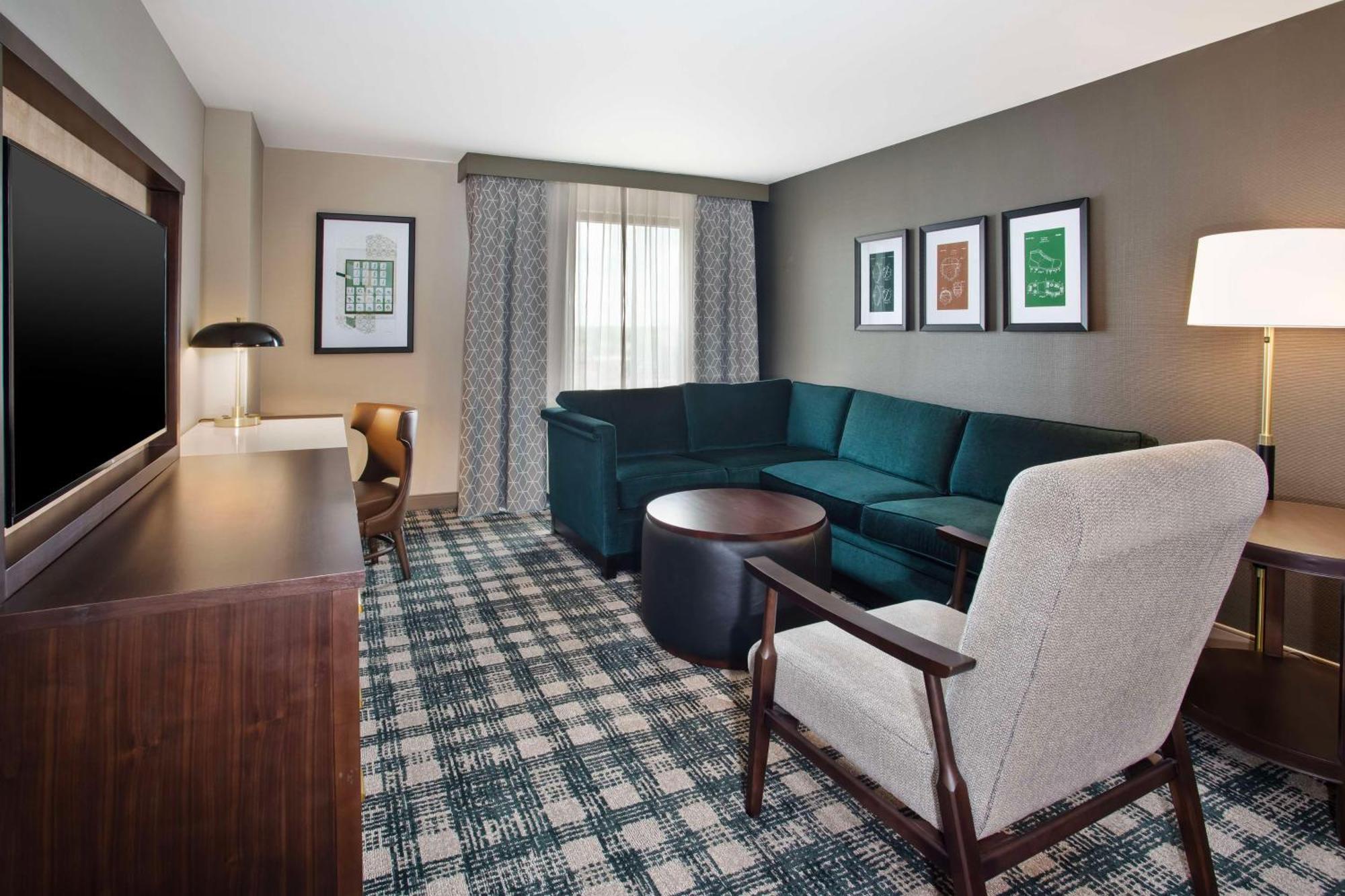 Hotel Doubletree By Hilton Lansing Extérieur photo