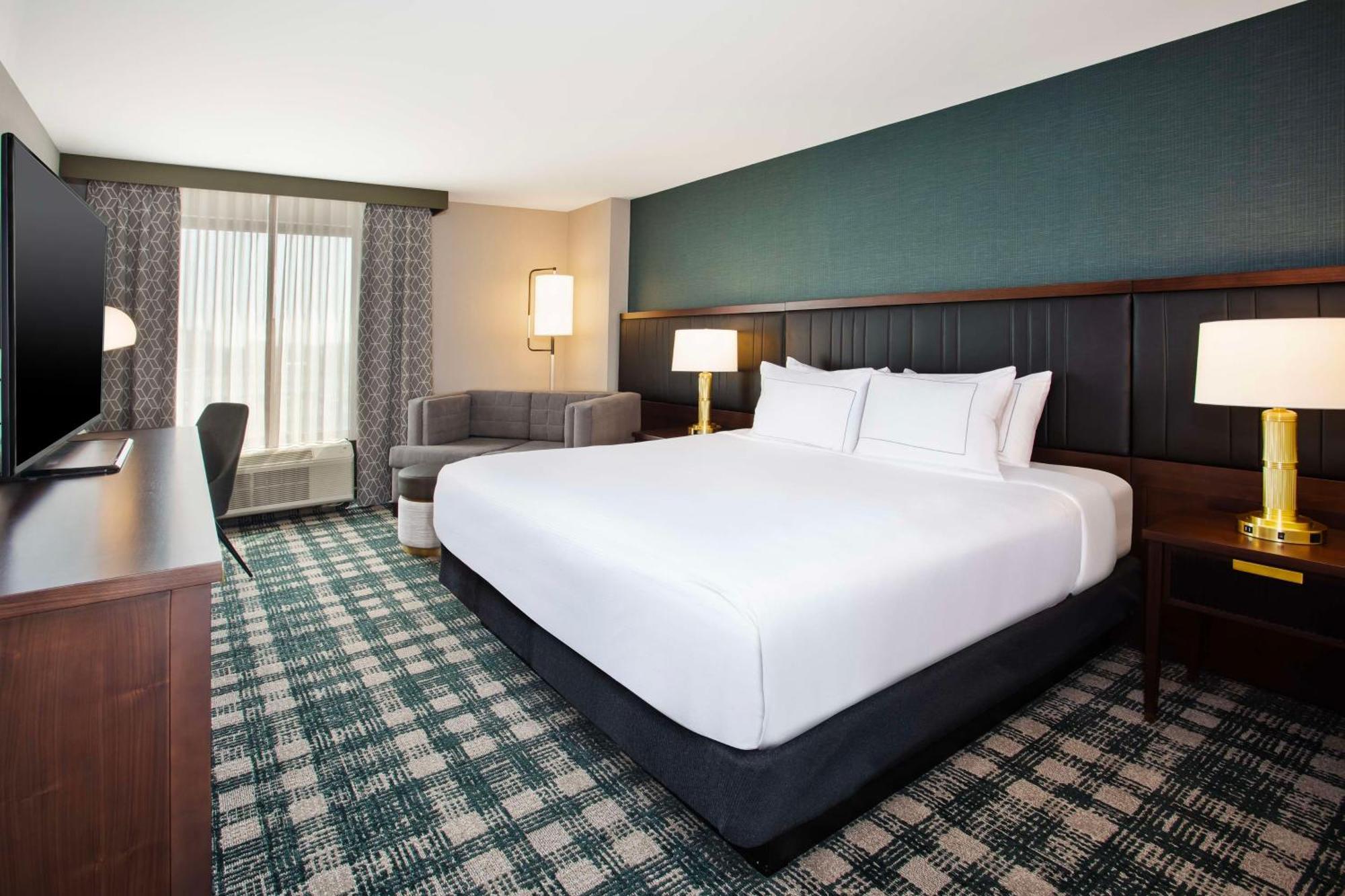 Hotel Doubletree By Hilton Lansing Extérieur photo