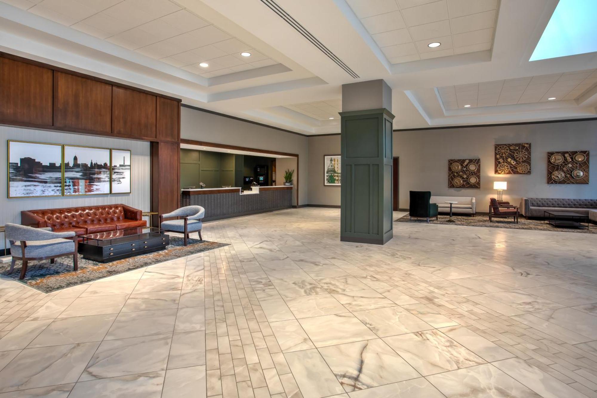 Hotel Doubletree By Hilton Lansing Extérieur photo