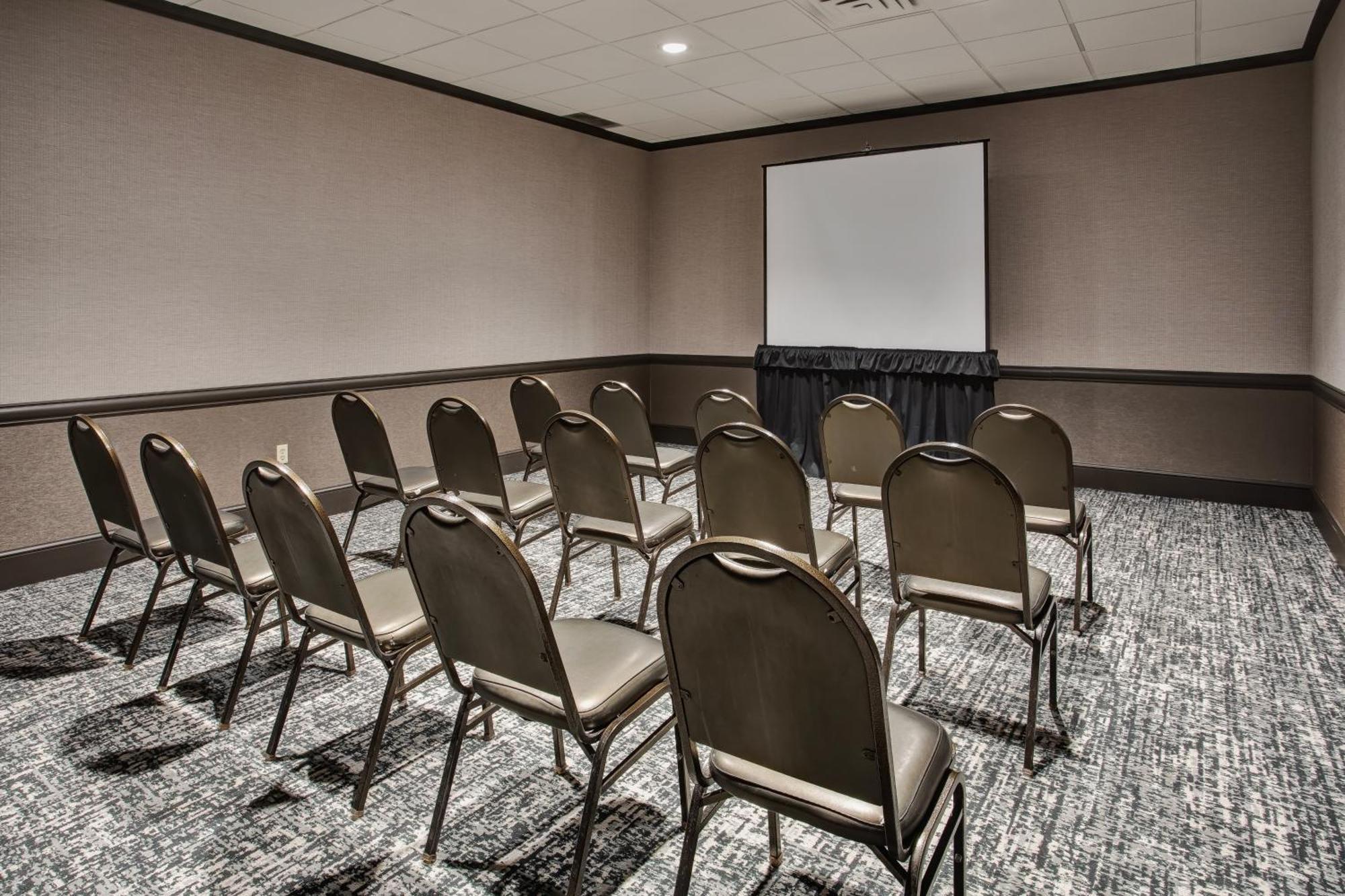 Hotel Doubletree By Hilton Lansing Extérieur photo