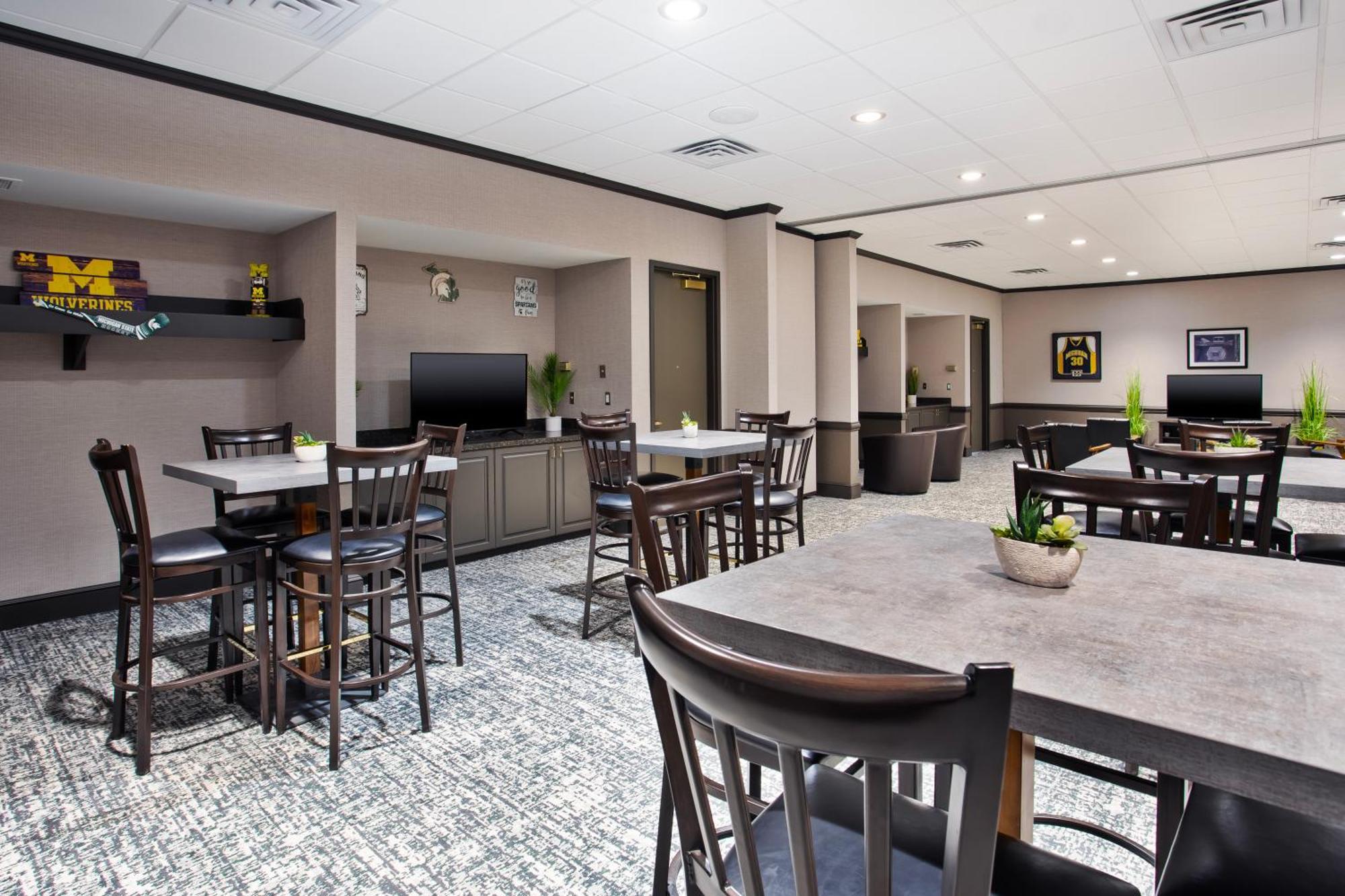 Hotel Doubletree By Hilton Lansing Extérieur photo