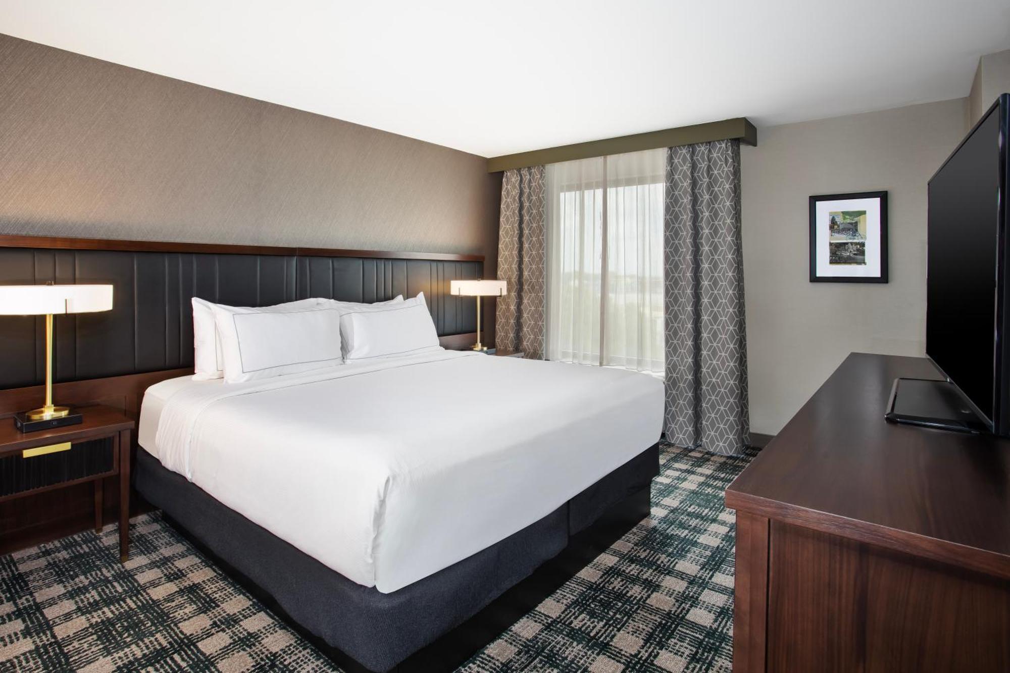 Hotel Doubletree By Hilton Lansing Extérieur photo