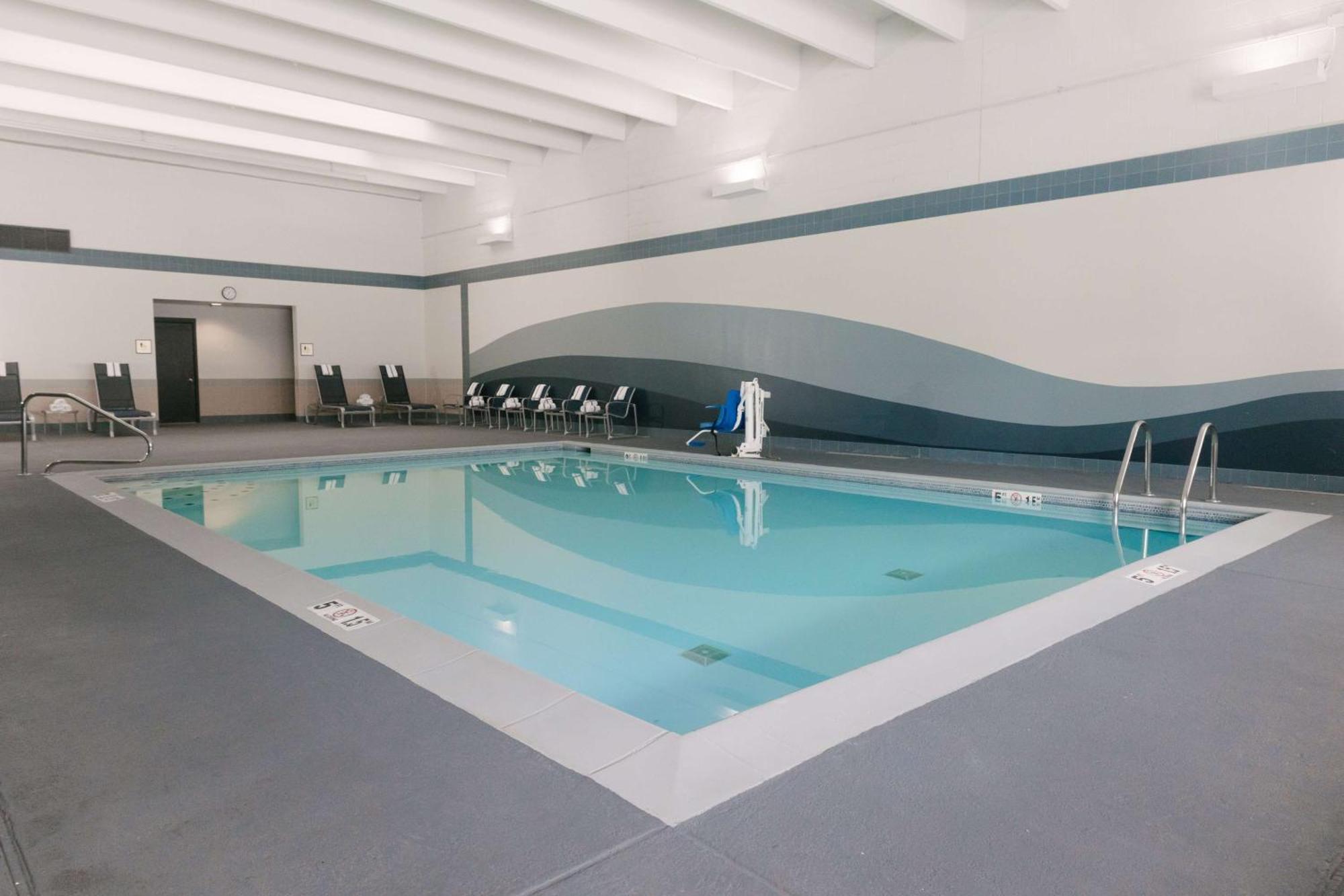 Hotel Doubletree By Hilton Lansing Extérieur photo