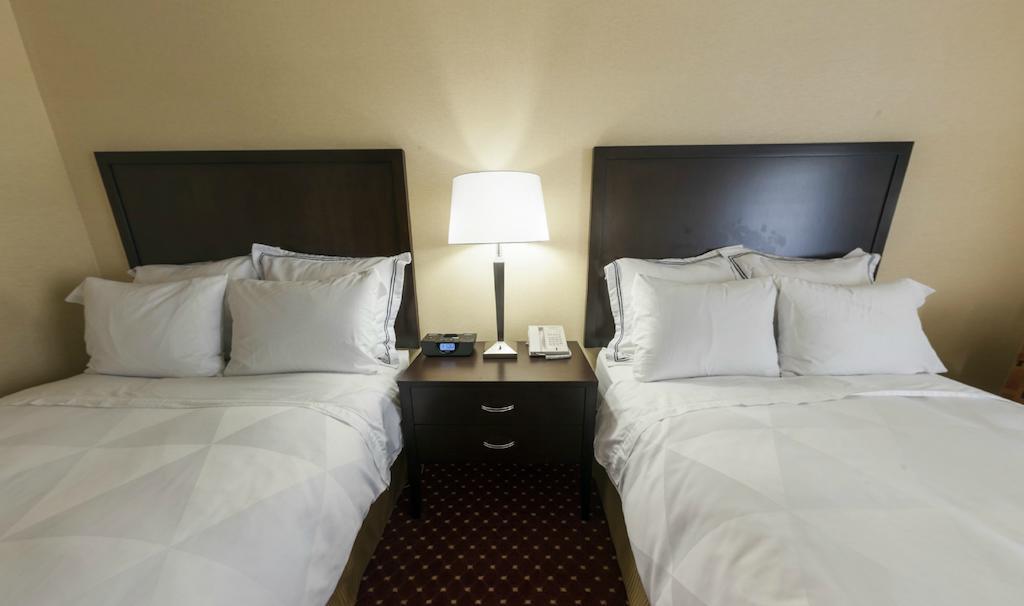Hotel Doubletree By Hilton Lansing Chambre photo