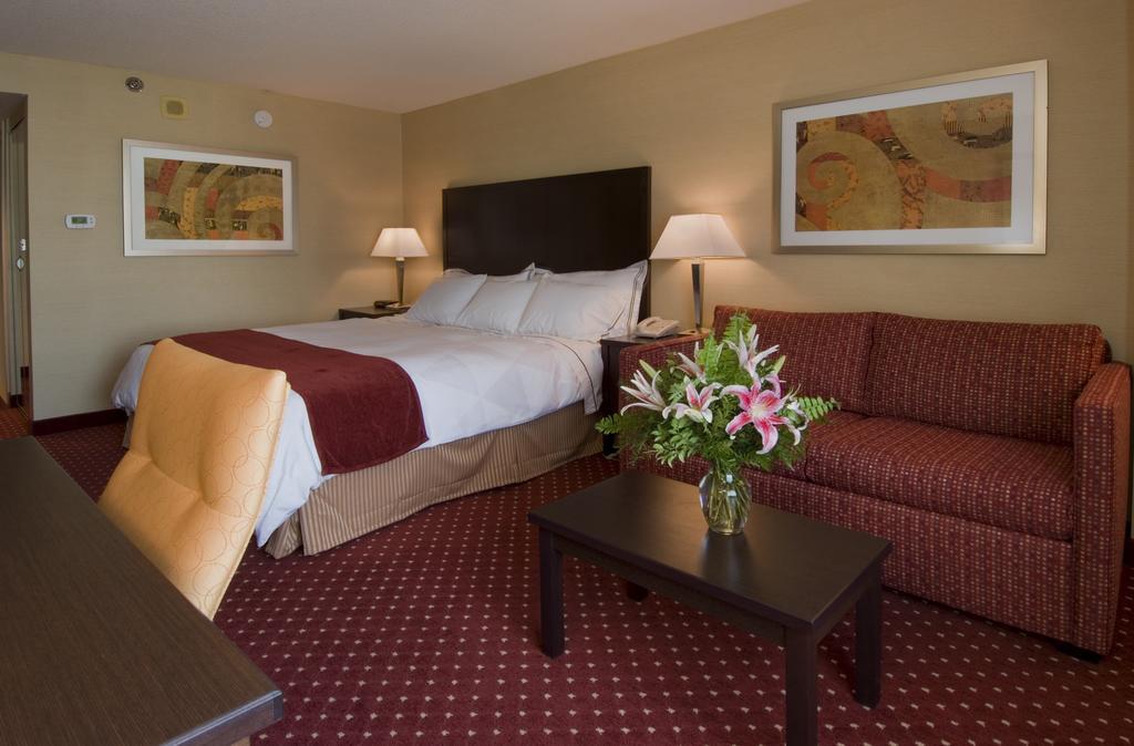 Hotel Doubletree By Hilton Lansing Chambre photo